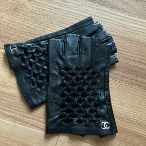 Chanel Black leather gloves fingerless size 7.5